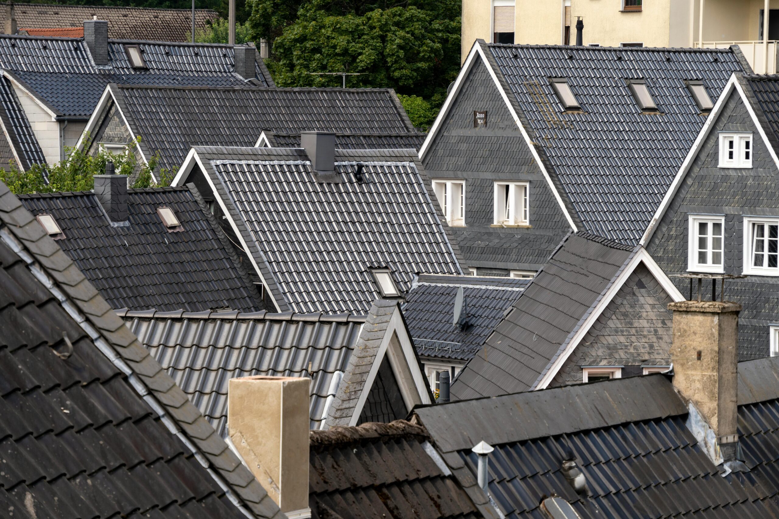 Roof Tariff Cost Increase: 7 Best Ways to Protect Your Budget (Proven Guide) 1 pexels horst joachims 282933937 13075346 scaled TheHomeQuality